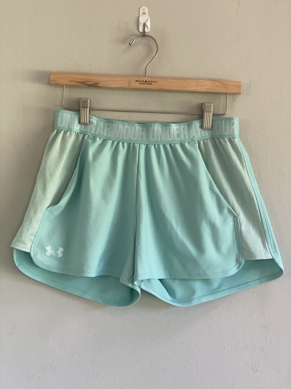 Under Armour Women's Aqua Blue HeatGear Loose Athletic Shorts M